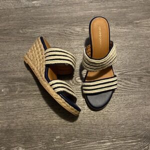 NEW ANDRE ASSOUS "NITRA" WEDGE SANDALS NAVY/CREAM JUTE WRAPPED HEEL SIZE 8M
